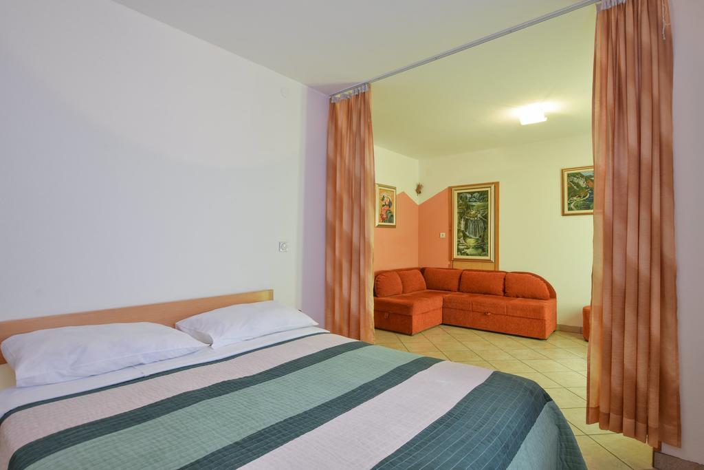 Apartments Bozic Grabovac  Exterior photo